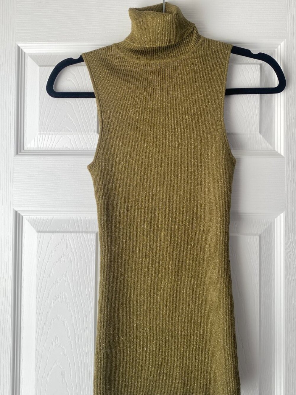 Love by Design | Gold Metallic Ribbed Sleeveless Turtleneck Top | Size M